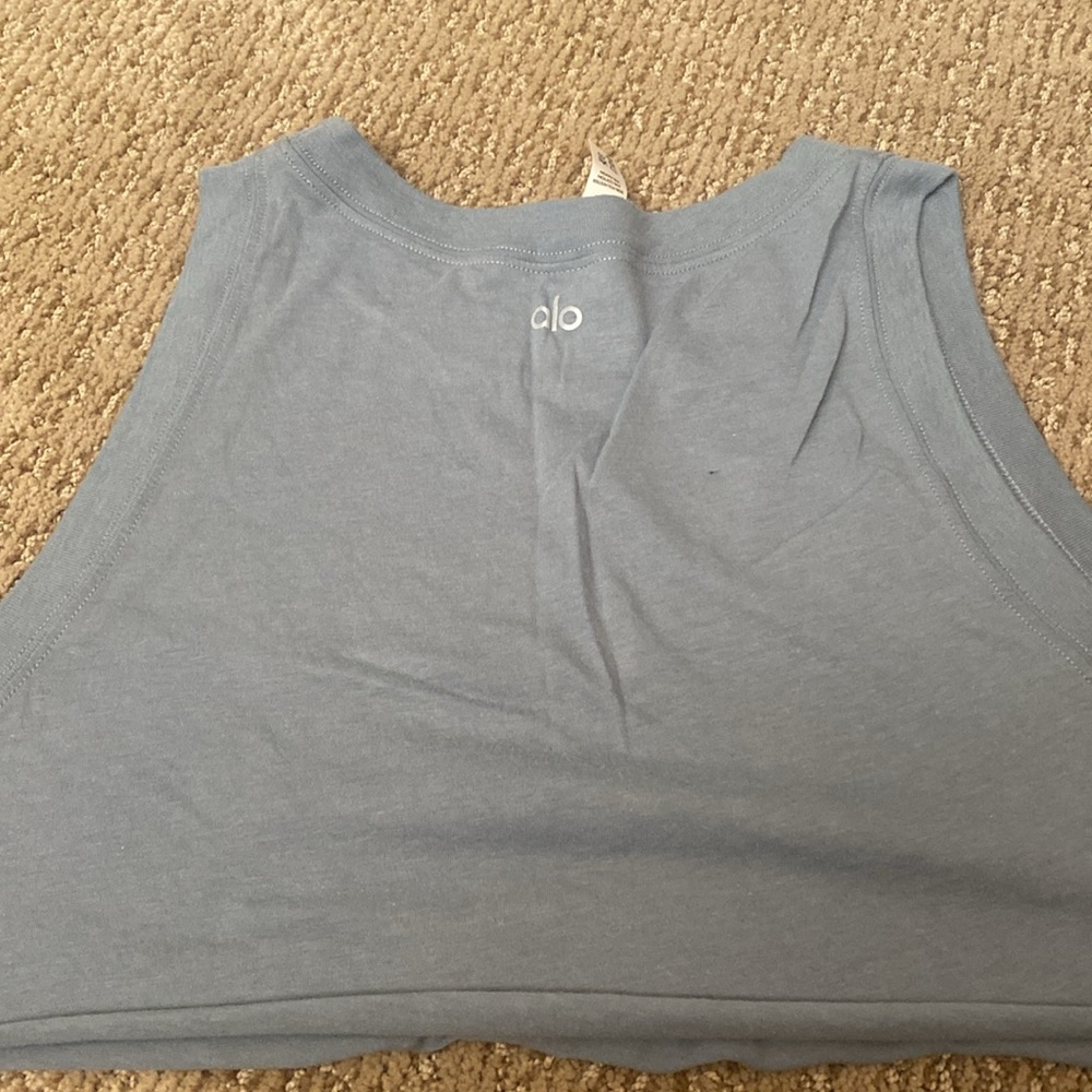 Alo Yoga tee - Picture 3 of 3